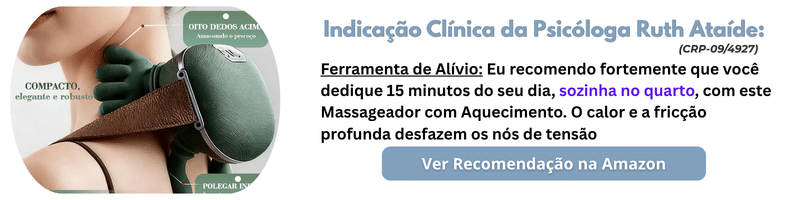 Símbolo do Alívio Físico: Mãe com Burnout usando o massageador Shiatsu com calor para dores no pescoço na Amazon.